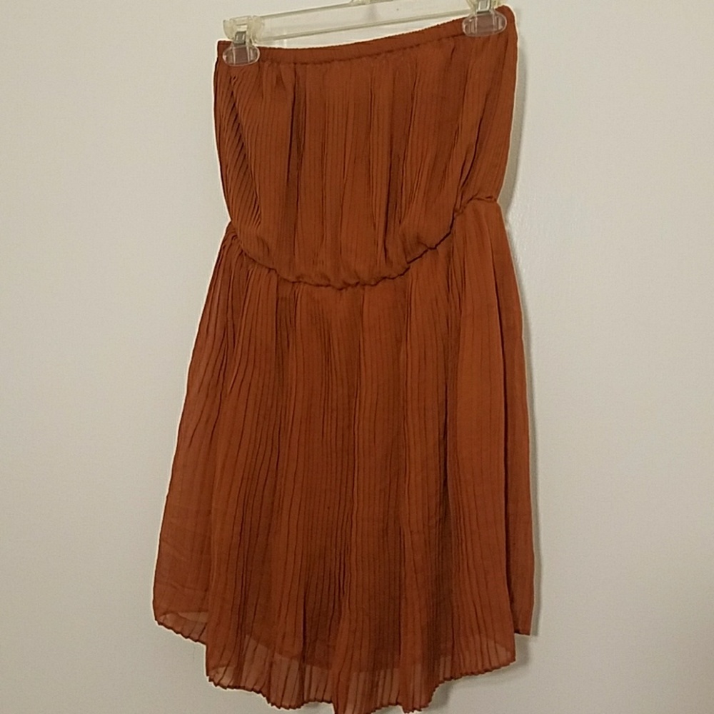 Pleated strapless dress